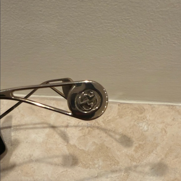 Gucci Black Oversized Square Sunglasses with Gold Temples - Picture 2 of 4